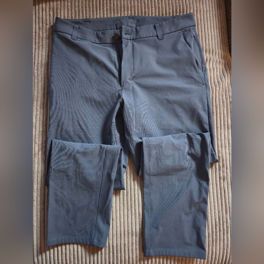 lululemon athletica Men's Chinos in Slate Blue